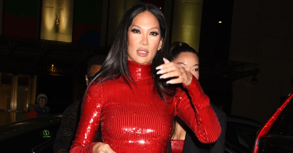 Kimora Lee Simmons camina