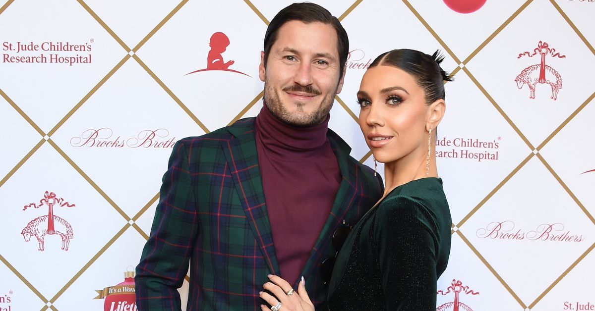 Jenna Johnson e Val Chmerkovskiy são todos sorrisos