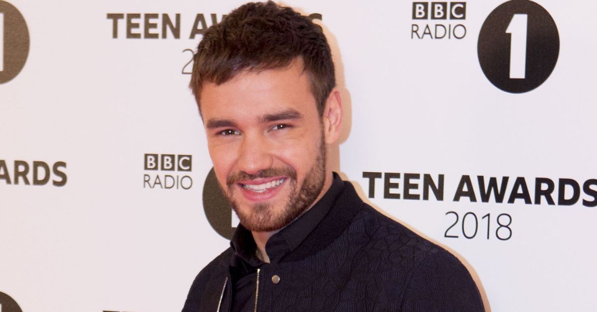 Liam Payne está sonriendo