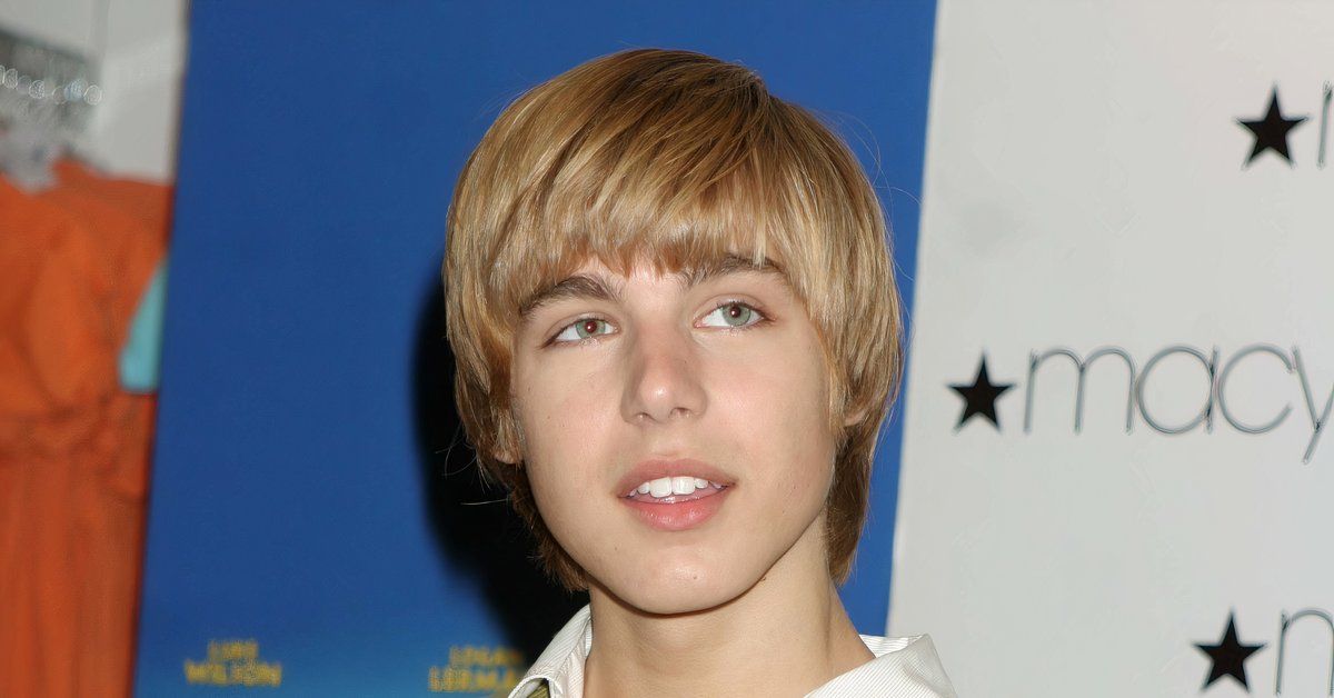 Cody Linley en la alfombra roja