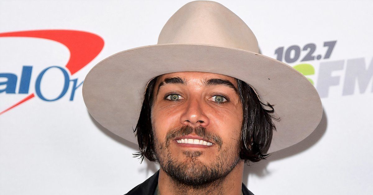 Justin Bobby Brescia en la alfombra roja