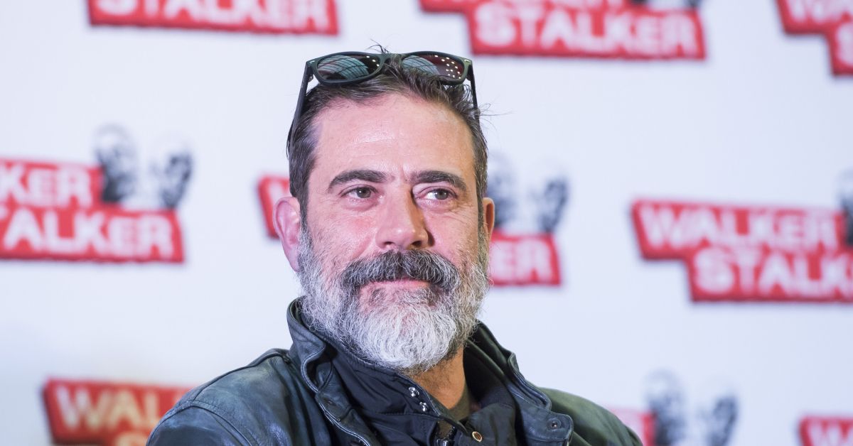 Jeffrey Dean Morgan durante uma entrevista