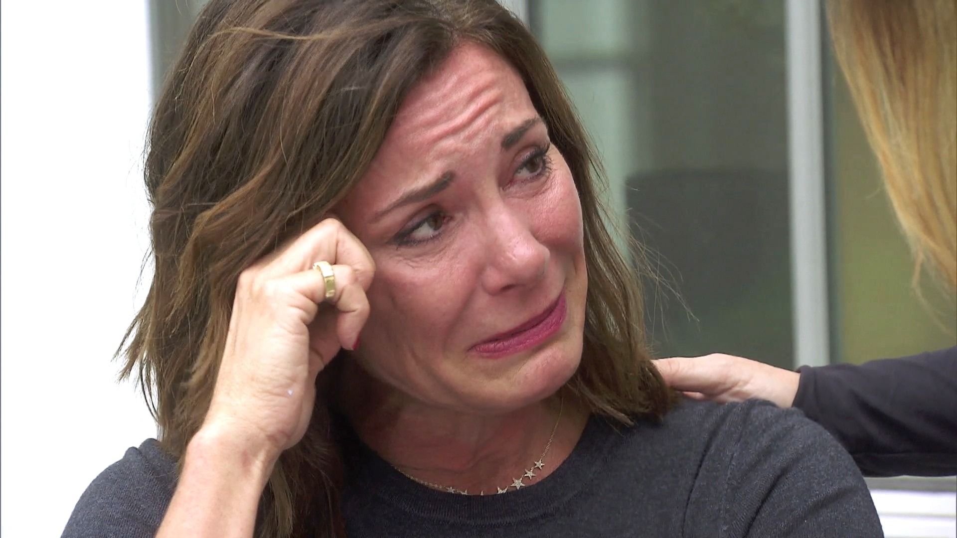 Luann está chorando com alguém no RHONY