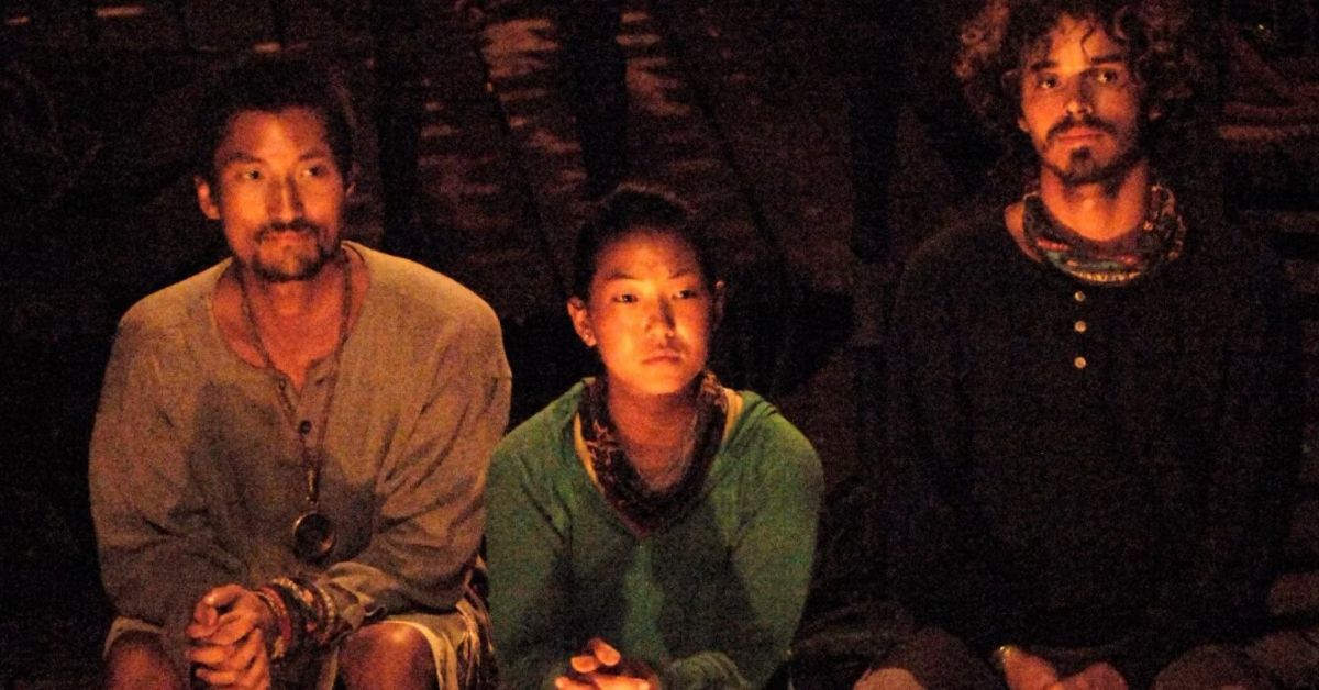 Becky Lee, Yul Kwon e Ozzy Lust do Survivor no último conselho tribal