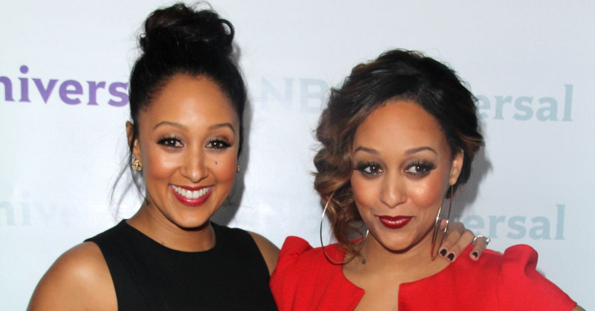 Tia Mowry e Tamera Mowry no tapete vermelho