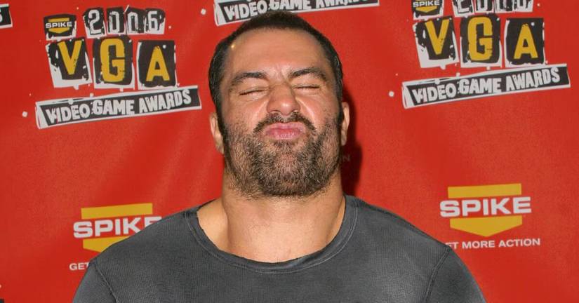 Experts Say Joe Rogan's Diet Can Cause 'Painful' Kidney Stones And More