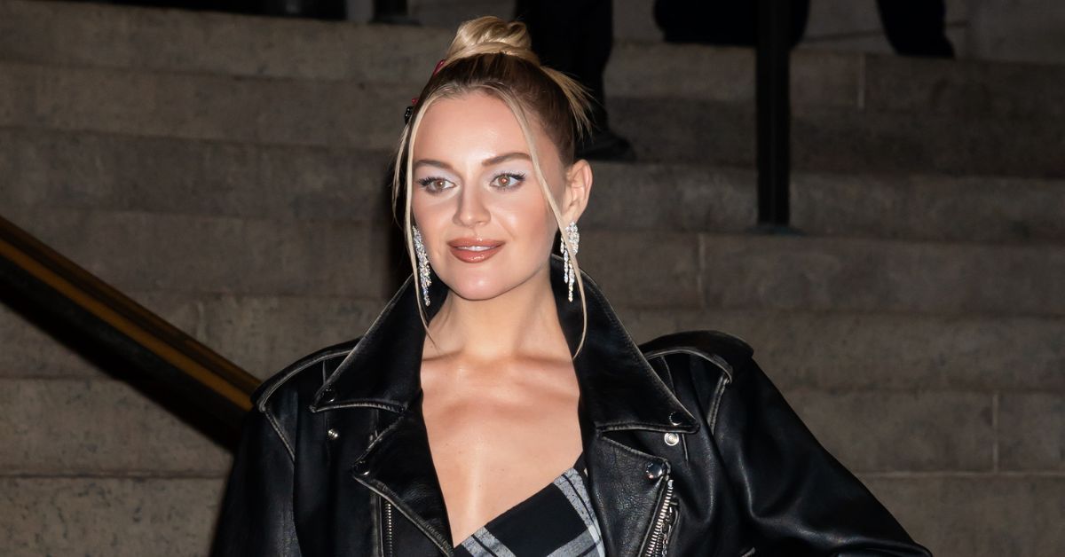 Kelsea Ballerini posing