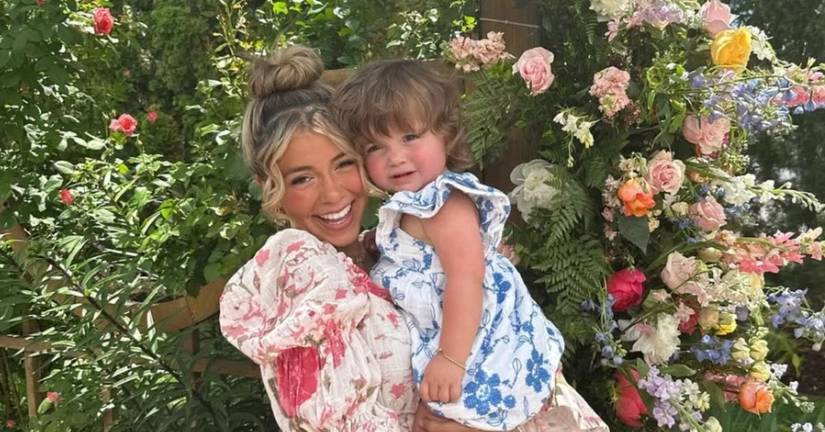 Jen Affleck with her daughter