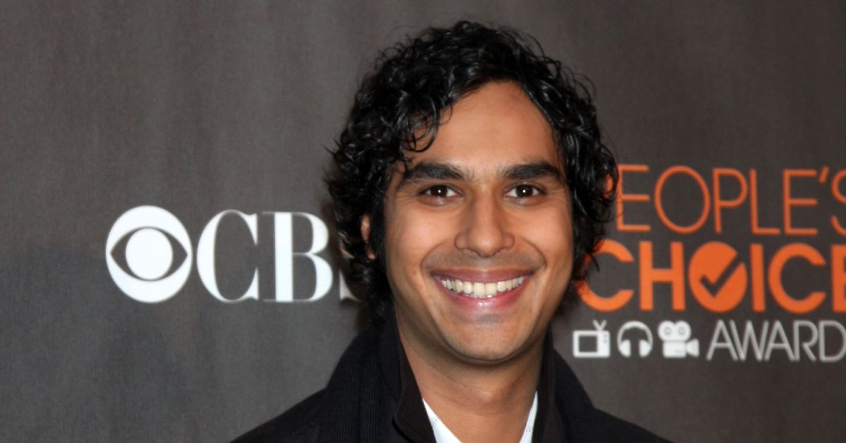 Kunal Nayyar smiling on the red carpet