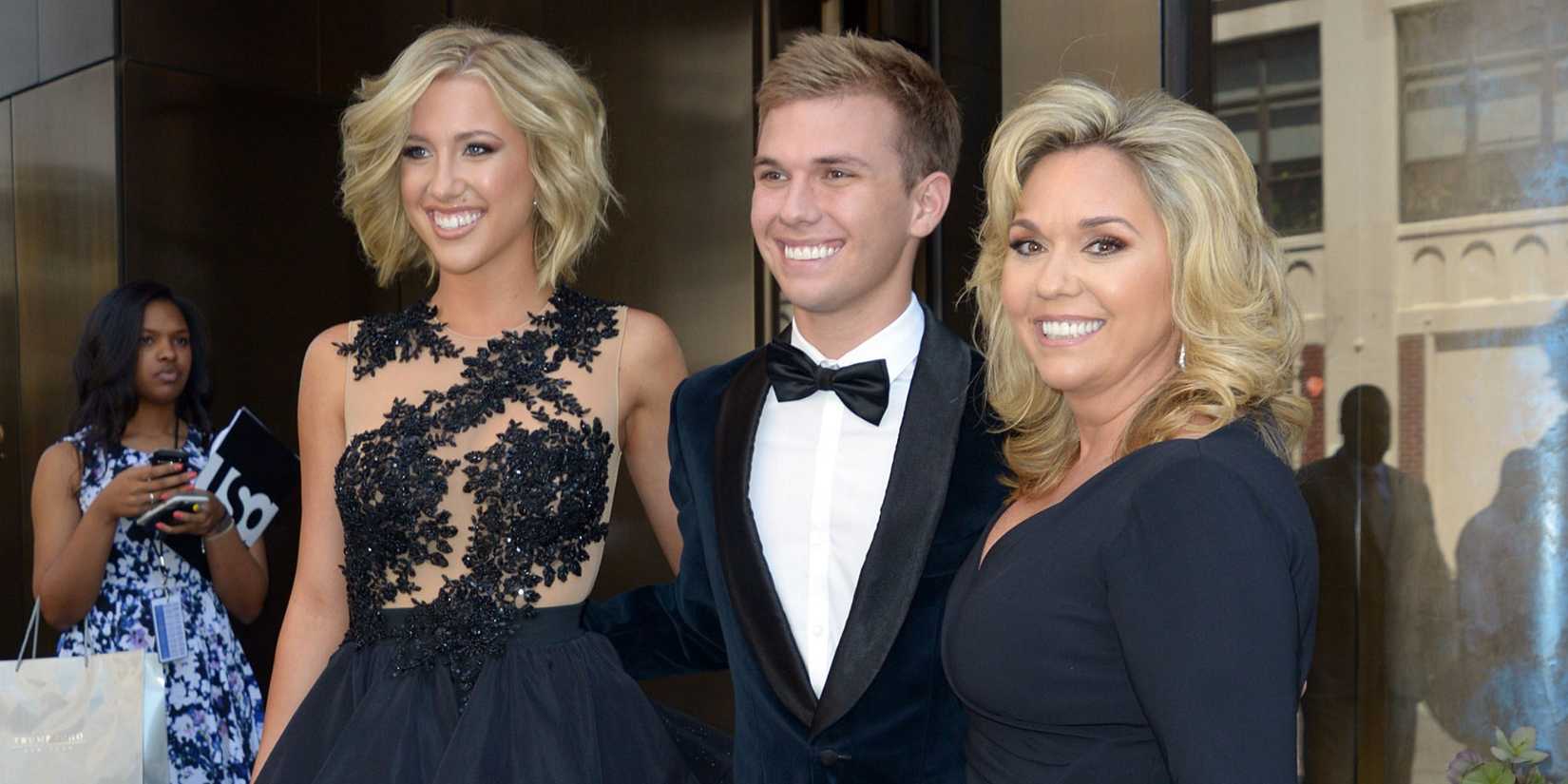 Savanna Chrisley, Todd Chrisley, Julie Chrisley smiling