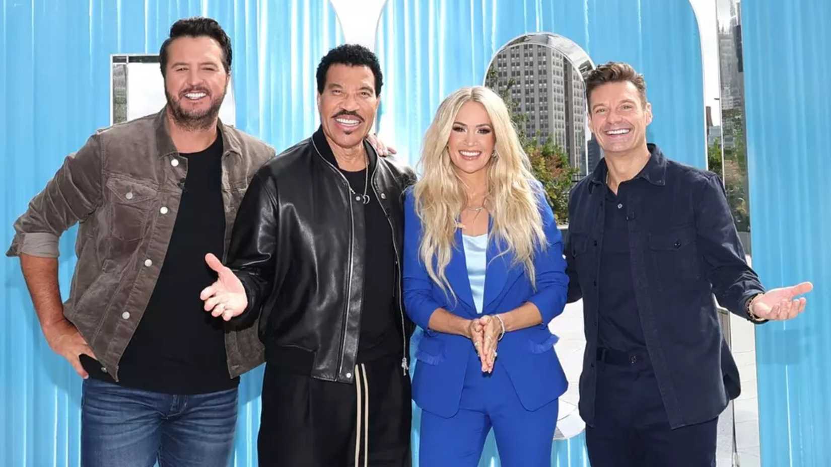 American Idol's Luke Bryan, Lionel Richie, Carrie Underwood, & Ryan Seacrest Posing Together