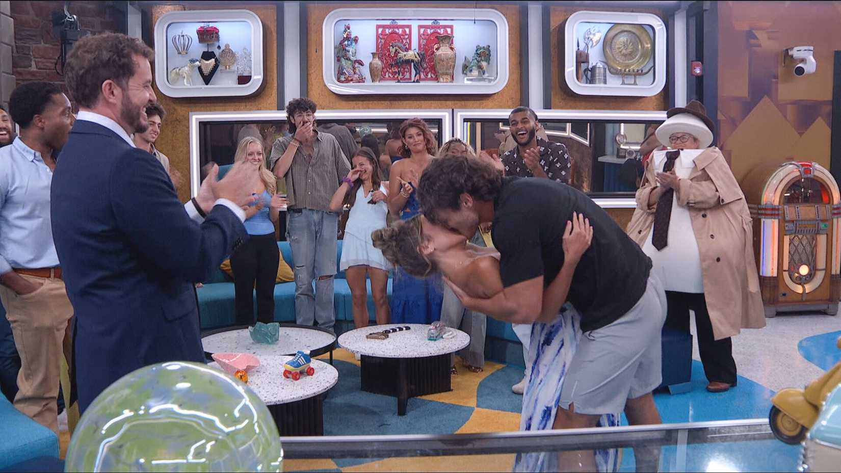 'Big Brother 28' Host Julie Chen Moonves Reveals Finale Surprises ...