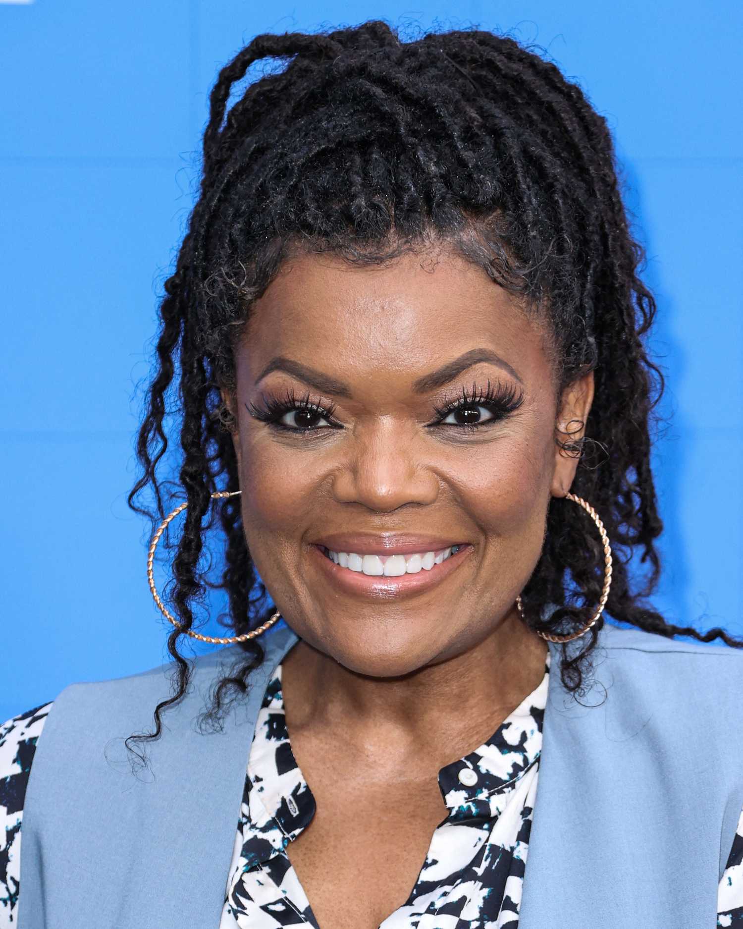 Yvette Nicole Brown smiles